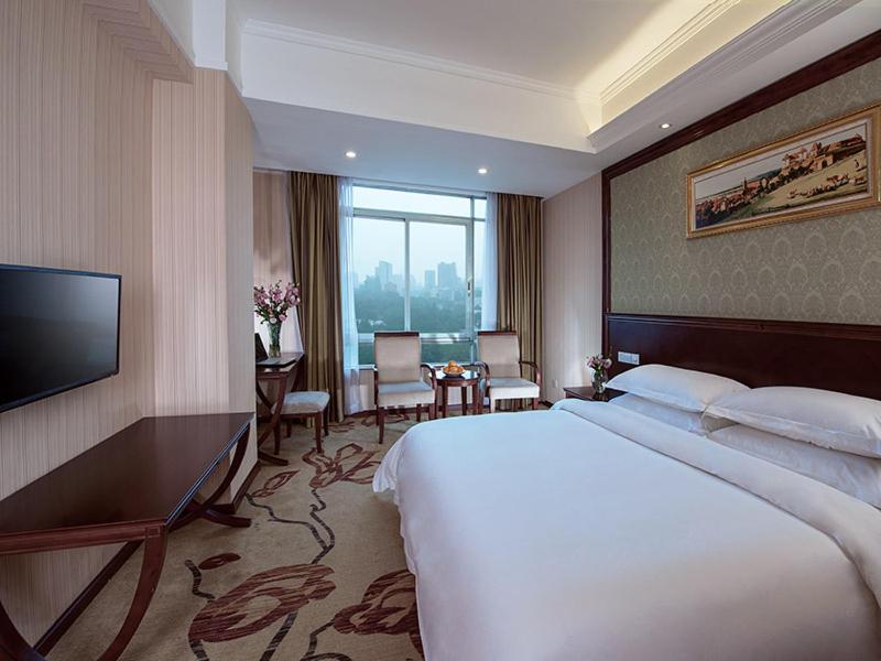 Vienna Hotel Guangzhou Shaheding Metro Station Exterior photo