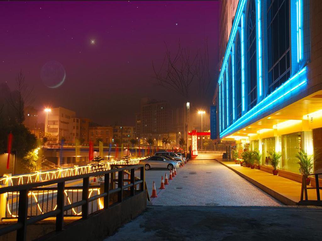 Vienna Hotel Guangzhou Shaheding Metro Station Exterior photo